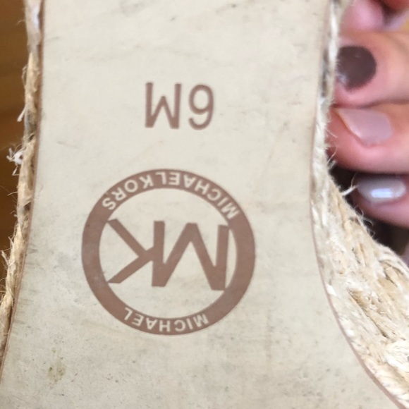 Michael Kors Giovanna tan leather wedge sandals - Picture 4 of 8